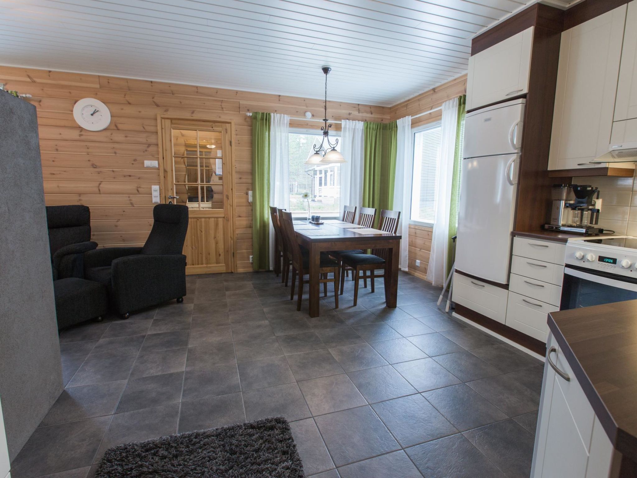 Jääkaappi, mikroaaltouuni, astianpesukone