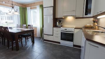 Fridge, microwave, dishwasher, cookware/dishes/utensils