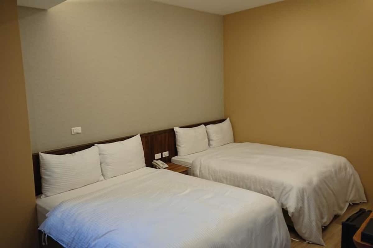 Deluxe Quadruple Room, 2 Double Beds | Desk, blackout drapes, soundproofing, WiFi (free)