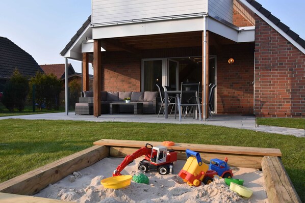 Unclassified image, 1 of 18, button