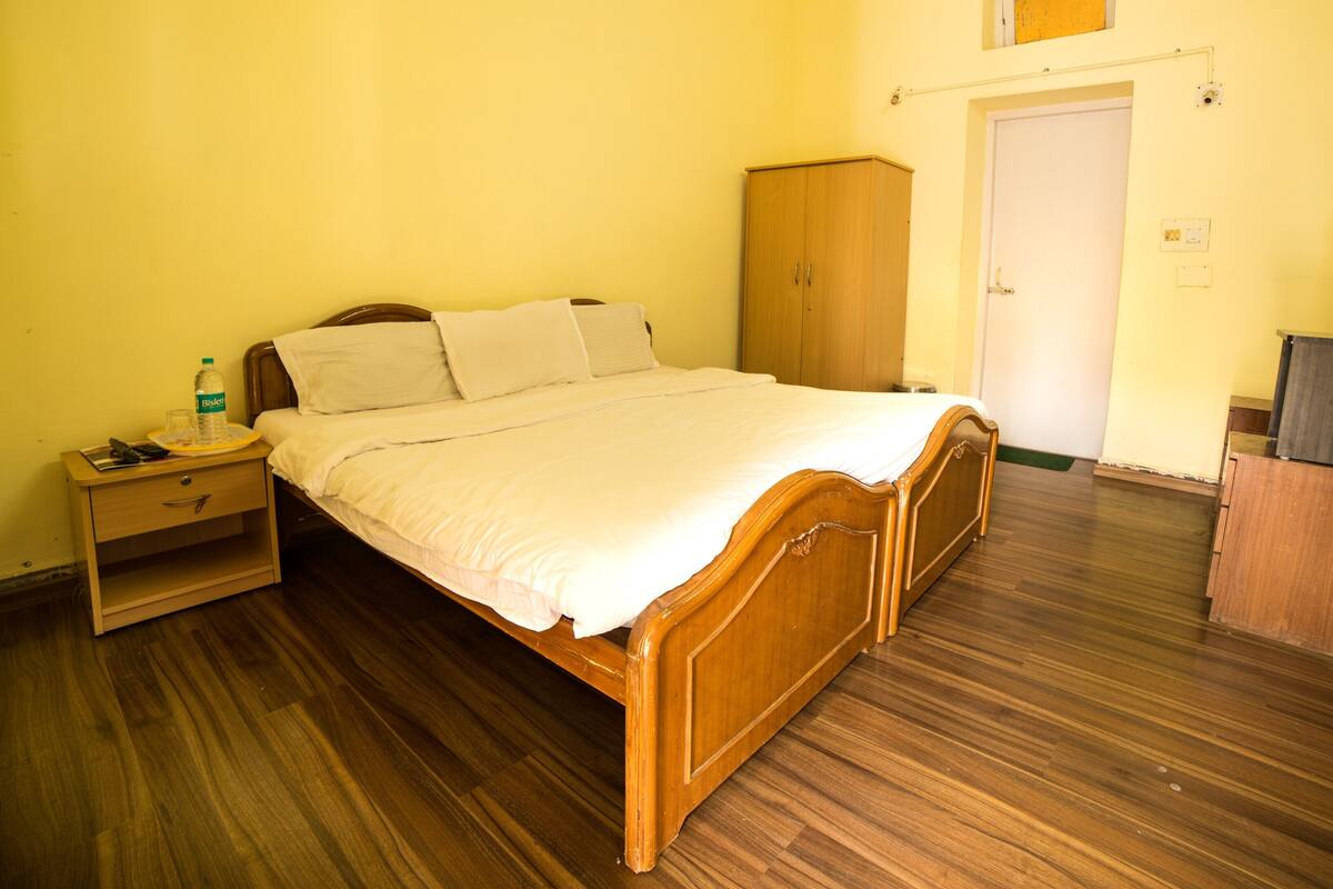 Iron/ironing board, rollaway beds, free WiFi, bed sheets