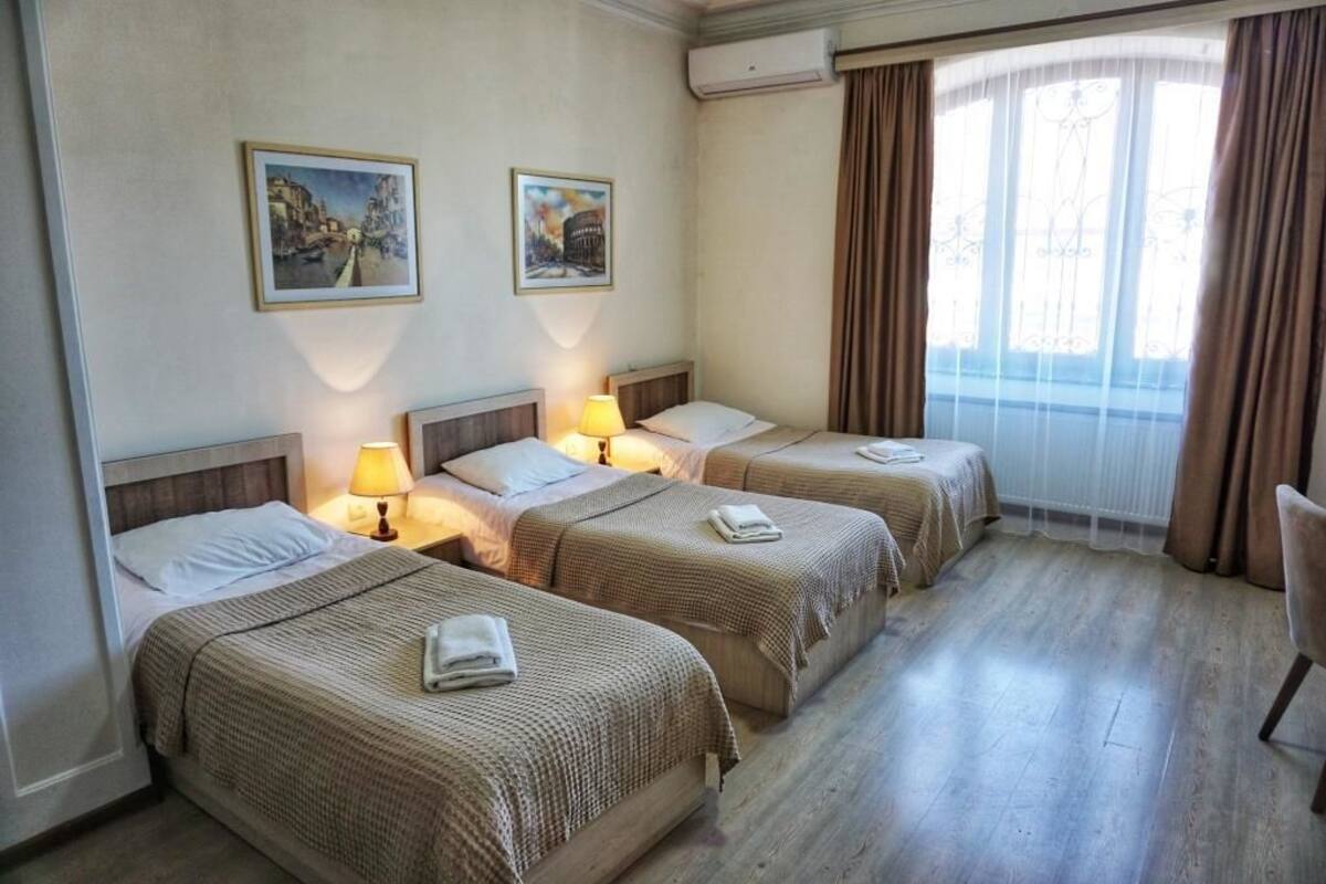 Standard Triple Room | Desk, iron/ironing board (on request), WiFi (free), bed sheets