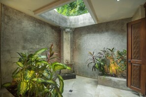 Property grounds - Large Groups,9 BDR,Close To Beach,Great Inclusions,Chef,Breakfasts,Car & Driver (Canggu)