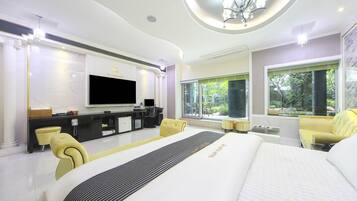 Presidential Twin Room | In-room safe, desk, soundproofing, free WiFi