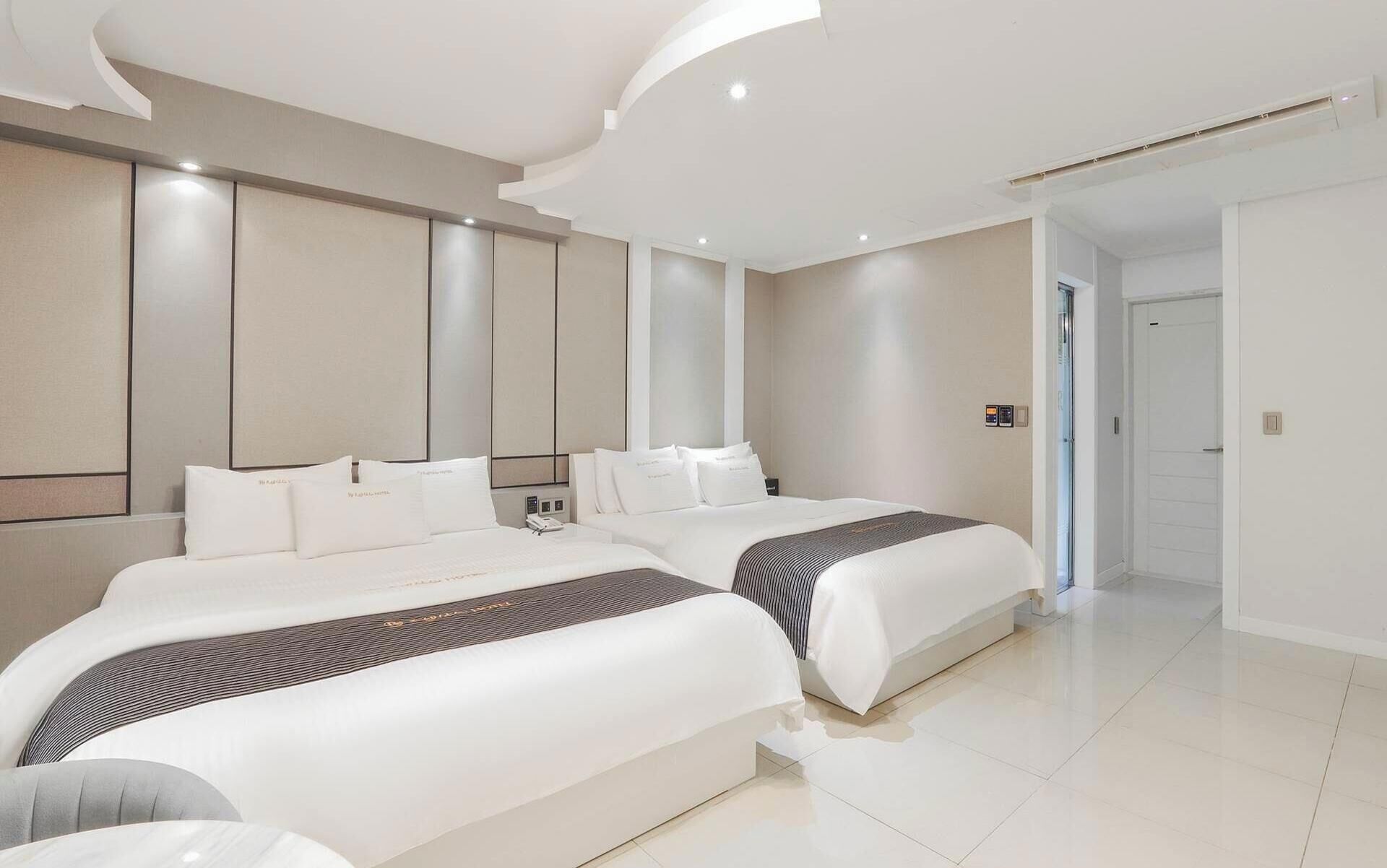 In-room safe, desk, soundproofing, free WiFi