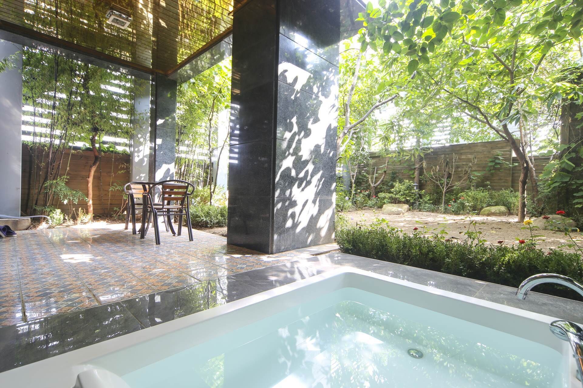 Presidential Twin Room | Terrace/patio