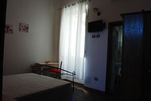 Comfort Double Room | Desk, laptop workspace, blackout drapes, free cribs/infant beds - Dani's House (Cagliari)