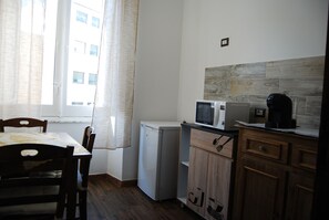 Fridge, microwave, electric kettle - Dani's House (Cagliari)