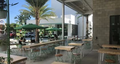 Yksityinen, allasalue, lemmikkieläinystävällinen paratiisi