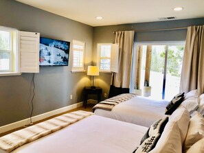 Room - Spectacular Views of Diamond Peak Ski & Trails - Spacious & Modern Steps Away (IVGID)