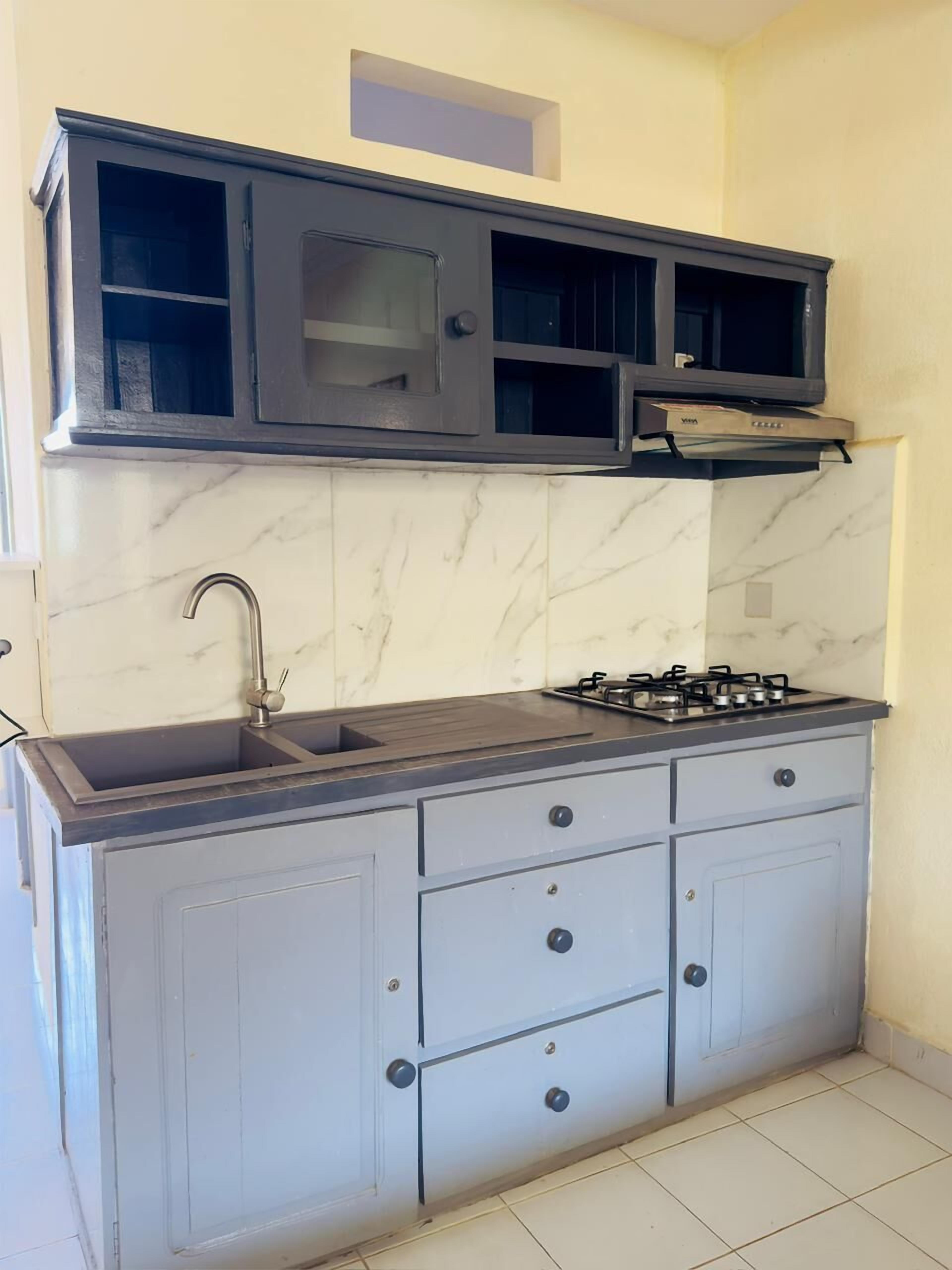 Studio – standard | Eget kjøkken | Høy barnestol