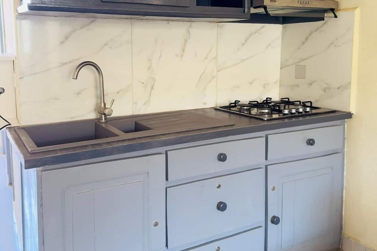 Standard Studio | Private kitchen | High chair