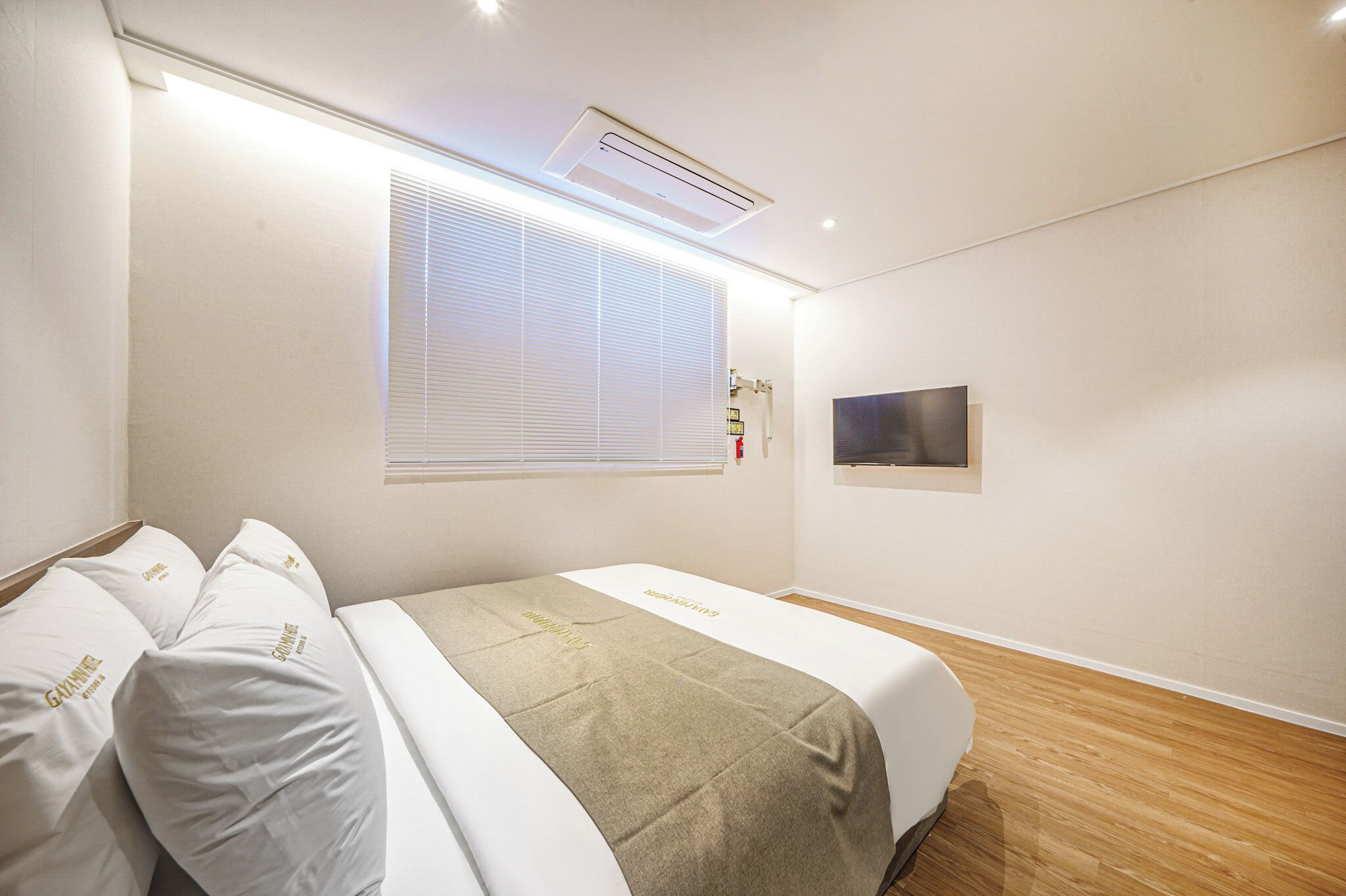 deluxe double room, annex building | premium bedding, memory-foam beds, desk, laptop workspace