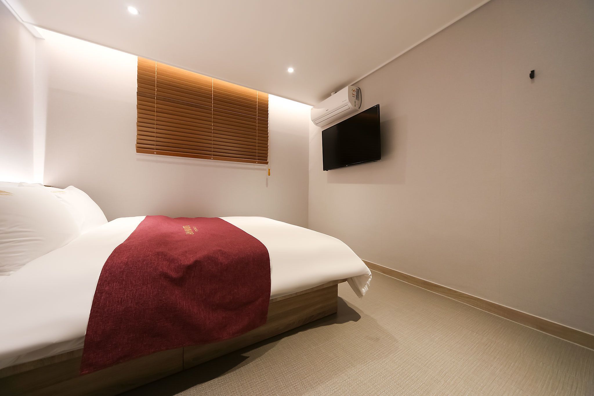 standard room | premium bedding, memory-foam beds, desk, laptop workspace