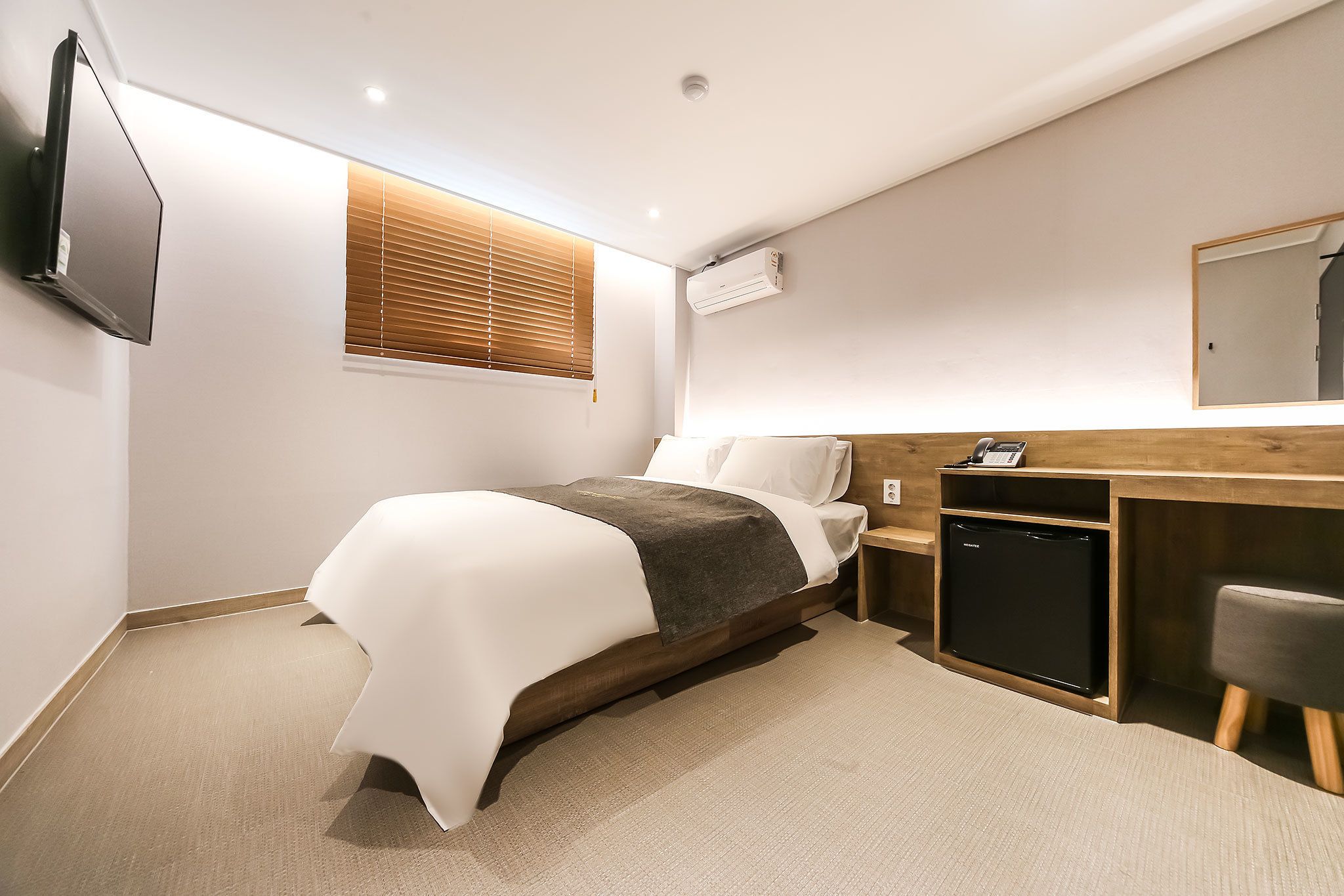 standard room | premium bedding, memory-foam beds, desk, laptop workspace