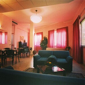 30-cm-LCD-Fernseher mit Digitalempfang, Fernseher