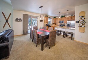Dining - Perfect spot for Winter activities. In Winter Park CO.TOWP STR Permit #006902 (Winter Park)