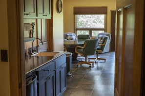 3 bedrooms, desk, free WiFi, bed sheets