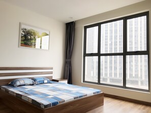 3 Schlafzimmer, Schreibtisch, schallisolierte Zimmer, kostenloses WLAN