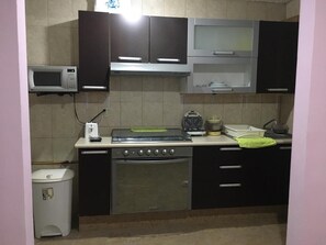 Fridge, microwave, oven, stovetop - Casa Vacacional para 6 personas, 10 máx. con Alberca. (Llano Largo)