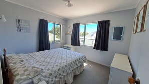 6 Schlafzimmer, Bügeleisen/Bügelbrett, WLAN