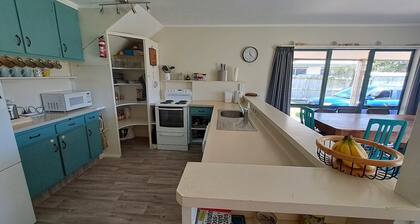 Room for The Family - Bowentown Bach