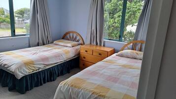 6 bedrooms, iron/ironing board, WiFi