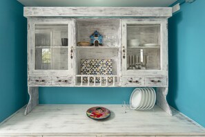 Interior - Gorgeous, unique and, modern space w/ 4 bedrooms perfect for families and groups (Cali)