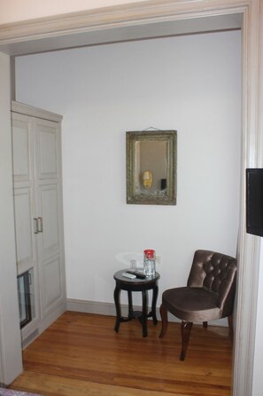 LCD TV - Urla Tarihi Han Otel (Urla)