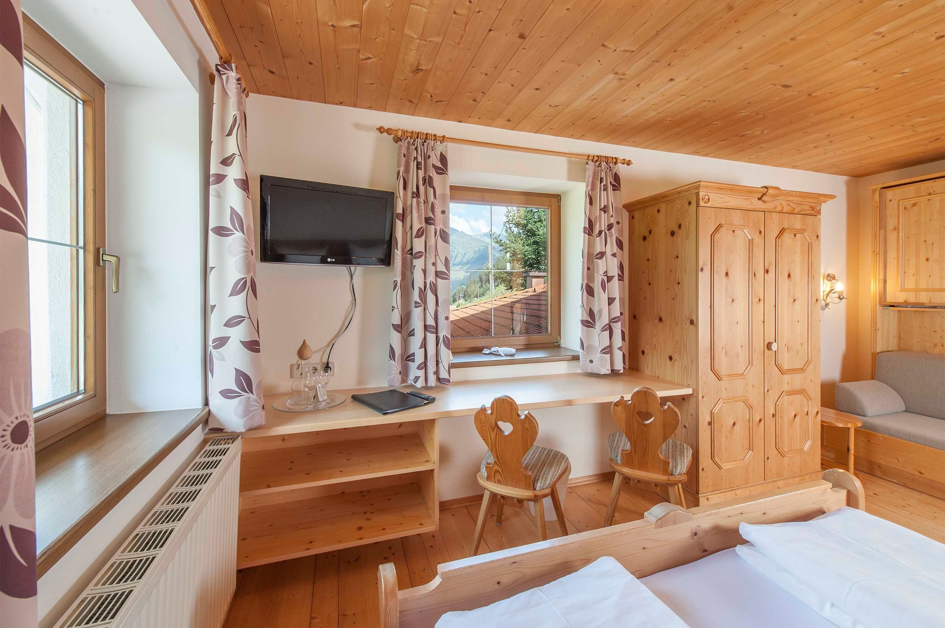 1 Schlafzimmer, Zimmersafe, Schreibtisch, Reisekinderbett