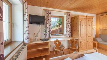 1 Schlafzimmer, Zimmersafe, Schreibtisch, Reisekinderbett