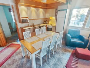 Fridge, microwave, dishwasher, cookware/dishes/utensils - Jahtikaltio 3 by Interhome (Äkäslompolo)