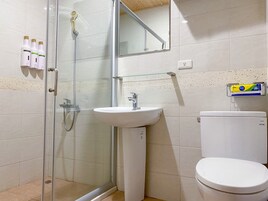 Business Double or Twin Room | Desk, blackout drapes, soundproofing, free WiFi