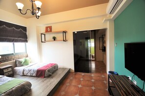 مكتب وستائر تعتيم وتجهيزات عازلة للصوت وواي فاي مجانًا