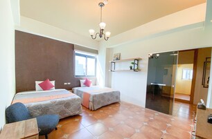 Habitación Business con 1 cama doble o 2 individuales | Escritorio, cortinas opacas, sistema de insonorización y wifi gratis