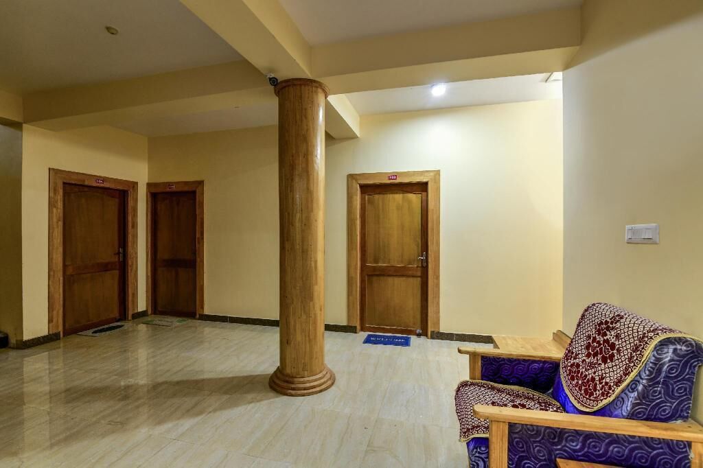 Deluxe Double Room, 1 Large Single Bed | Living area