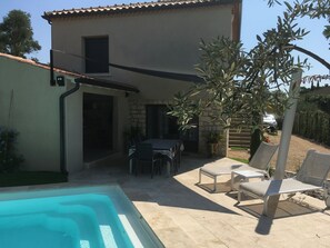 تناول الطعام بالخارج