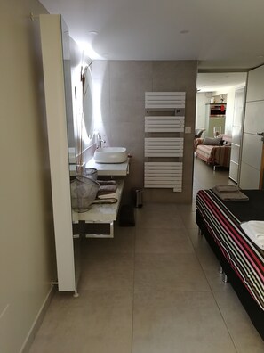 4 Schlafzimmer, Bügeleisen/Bügelbrett, WLAN, Bettwäsche