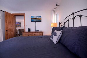 2 bedrooms, iron/ironing board, travel cot, WiFi