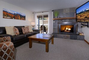 Fernseher, Kamin, Arbeitsbereiche