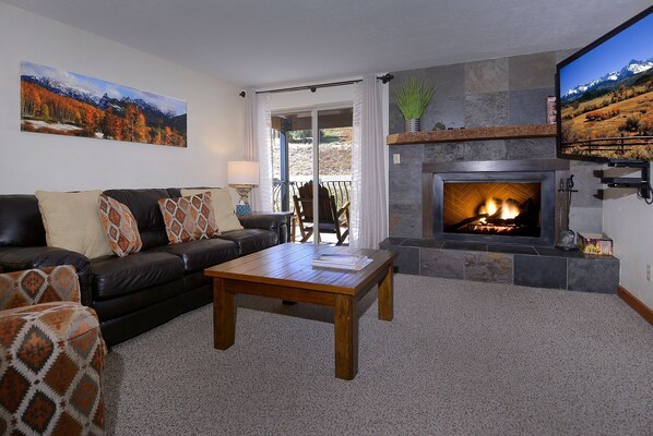 TV, fireplace, offices