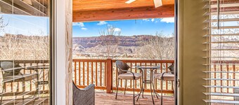 Dog-friendly, mountain view home with private hot tub, central AC, and fireplace