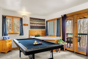 Game room - Summer Retreat - Treetop View Cabin with Hot tub & Pool Table (Gatlinburg)