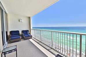 Property grounds - Beautiful newly renovated 3 BR 2 BA at the Majestic!!!! (Panama City Beach)