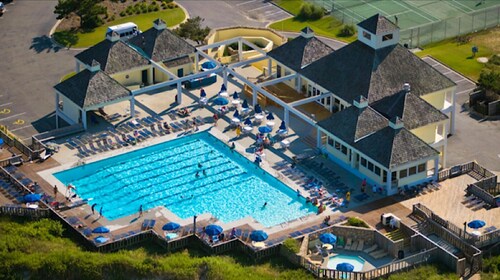 Relaxing Oceanside Retreat with Hot Tub. Village Beach Club included! 