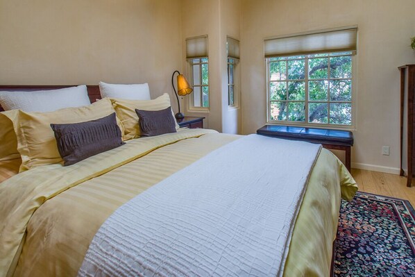 2 bedrooms, iron/ironing board, Internet, bed sheets