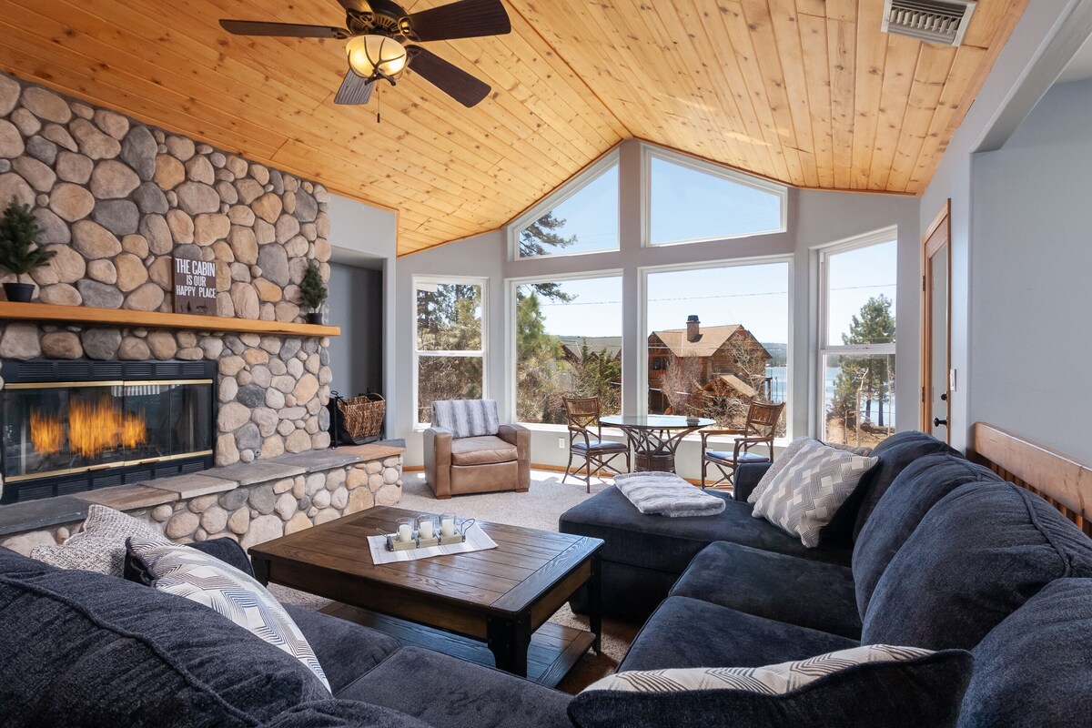 BREATHTAKING LAKE VIEWS - HUGE GREAT ROOM & GAME ROOM, DUAL FIREPLACES, PACMAN!