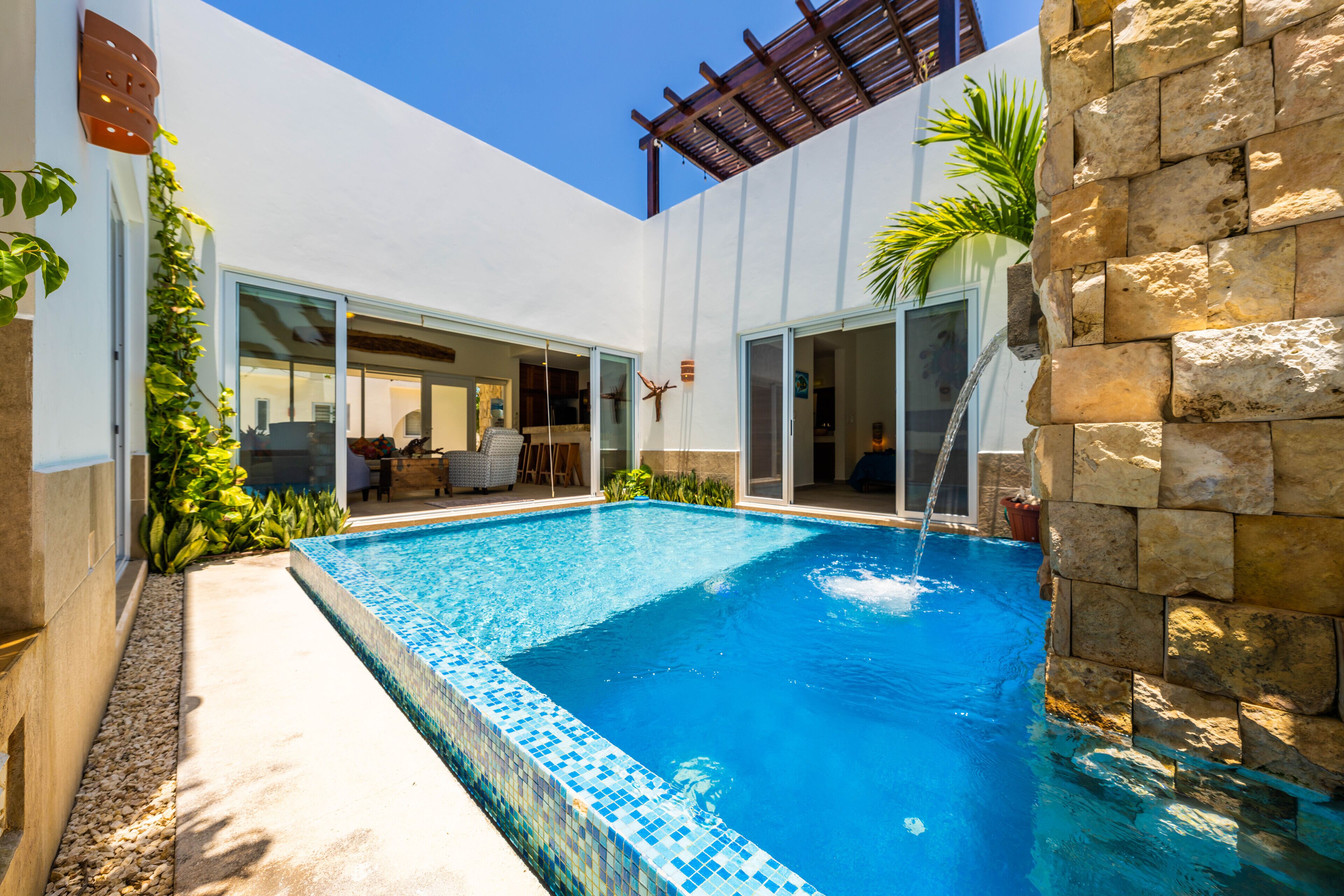 حمّام سباحة خارجي