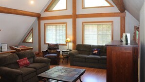 Interior - Cozy St. Helen's Cabin is Pet-friendly, Hot tub, AC, WIFI, Seasonal River Access (Randle)