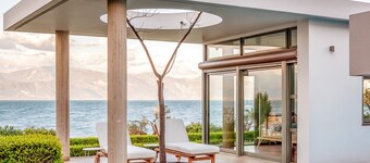 LEFKON Villa mit Pool am Meer - N. Peloponnes